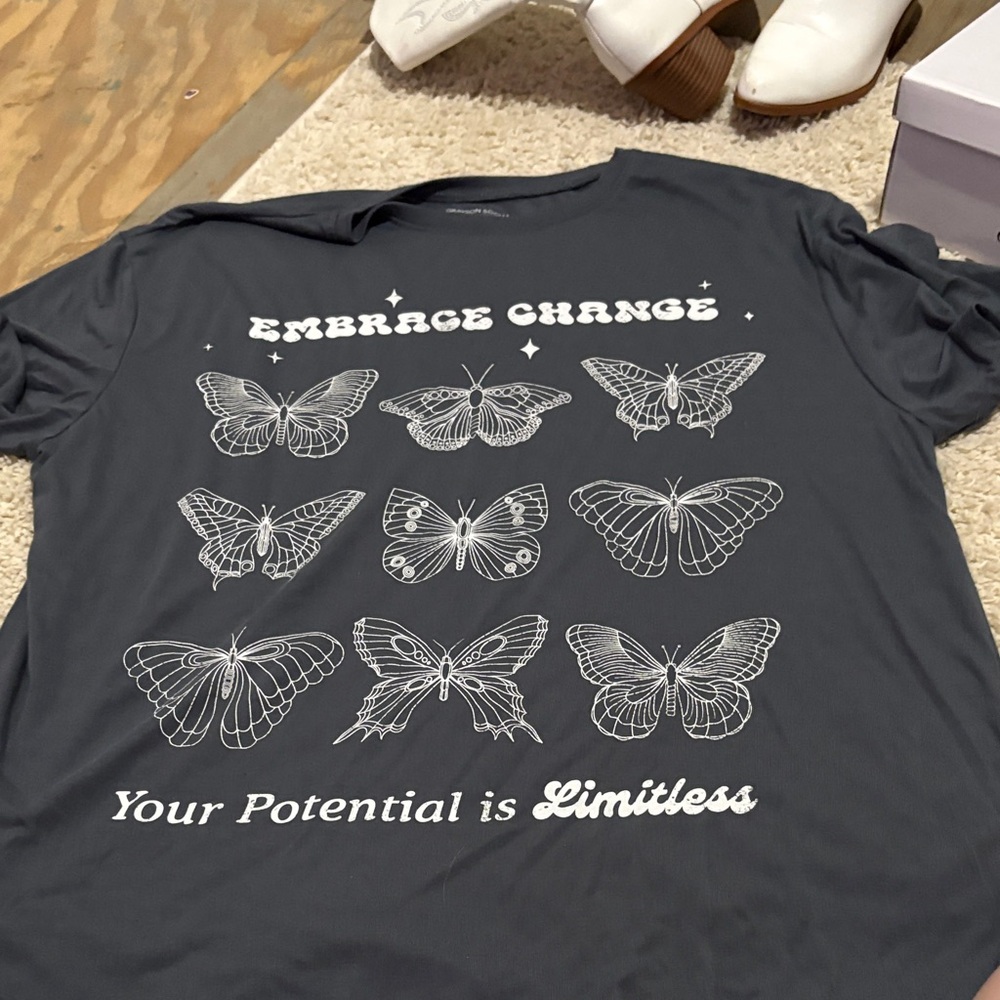 Women's Gray Graphic Tee - Embrace Change